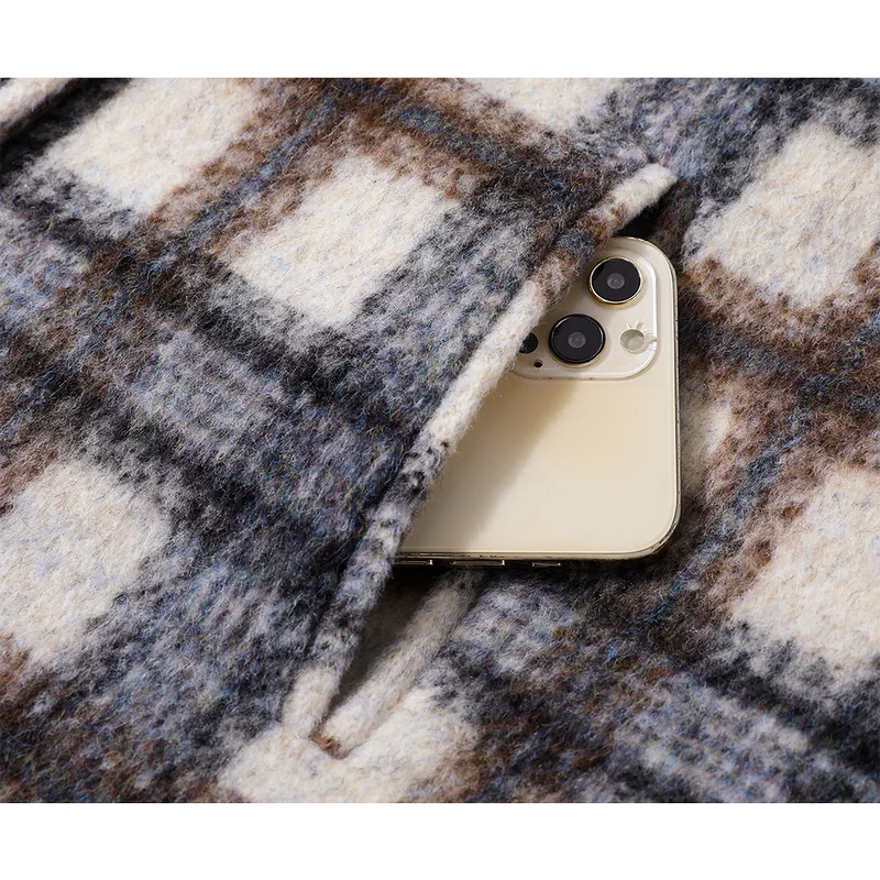 מעיל צמר משובץ עם שרוולים מעור וצעיף 