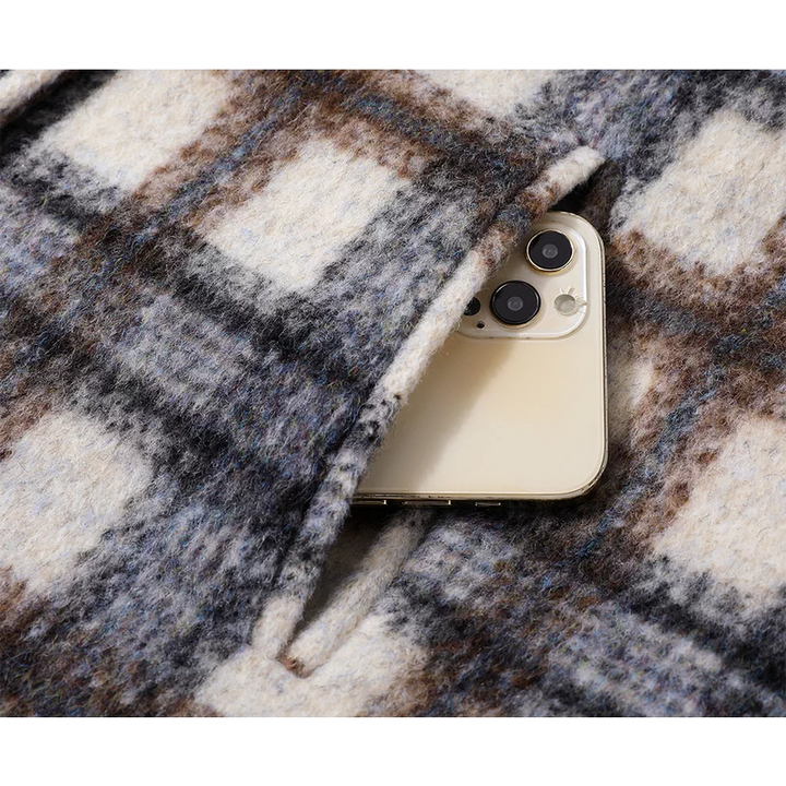 מעיל צמר משובץ עם שרוולים מעור וצעיף 