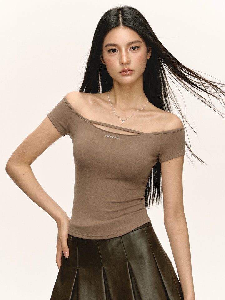 Blusa Justa de Manga Curta com Ombros de Fora 