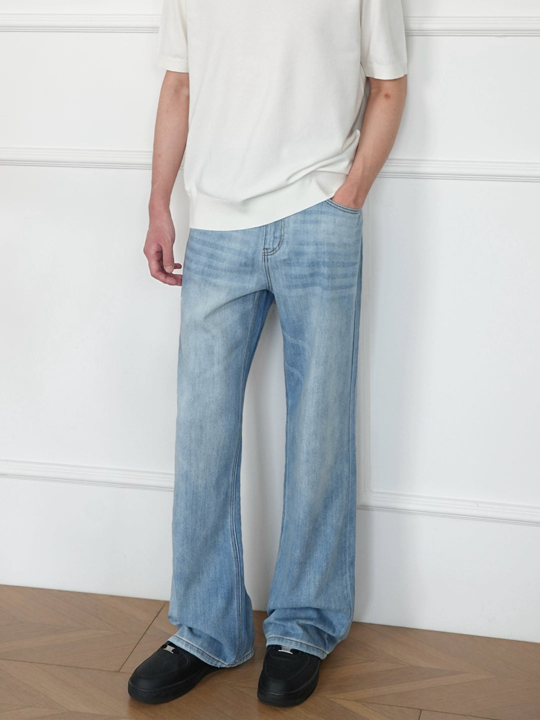 Pantalones anchos de pierna acampanada desgastados y lavados 