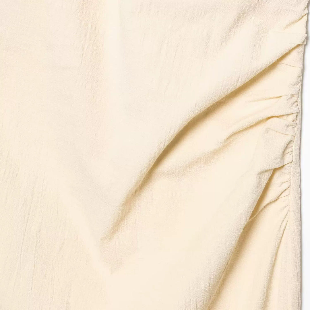 Vestido Midi Recortado com Detalhe Franzido 