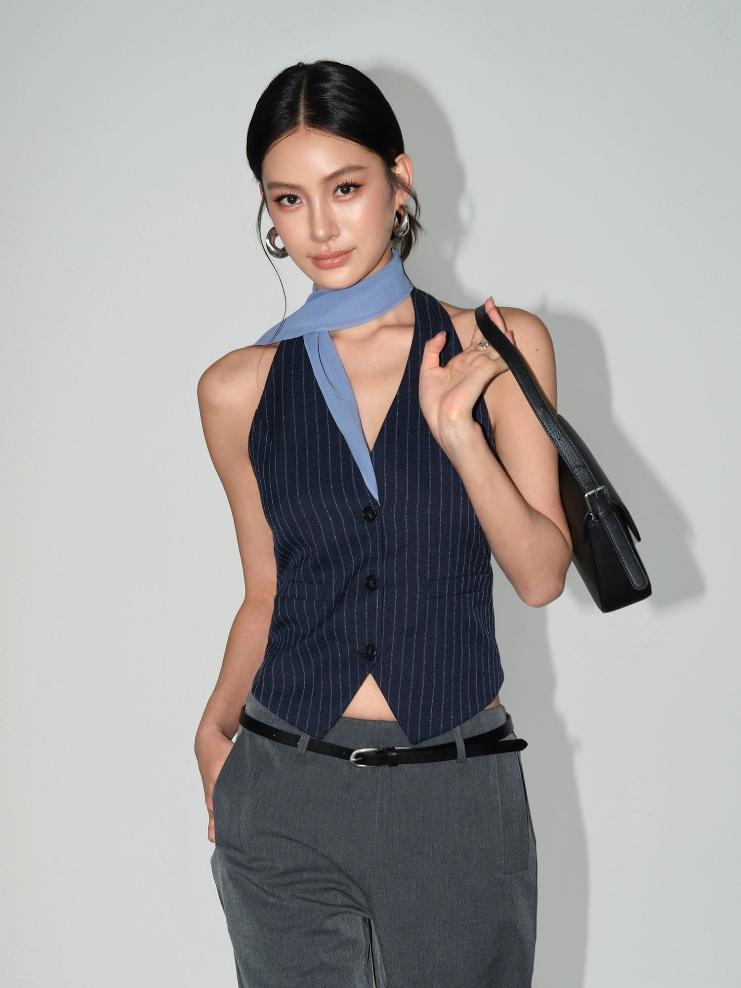 Top a V con righe e collo all'americana 