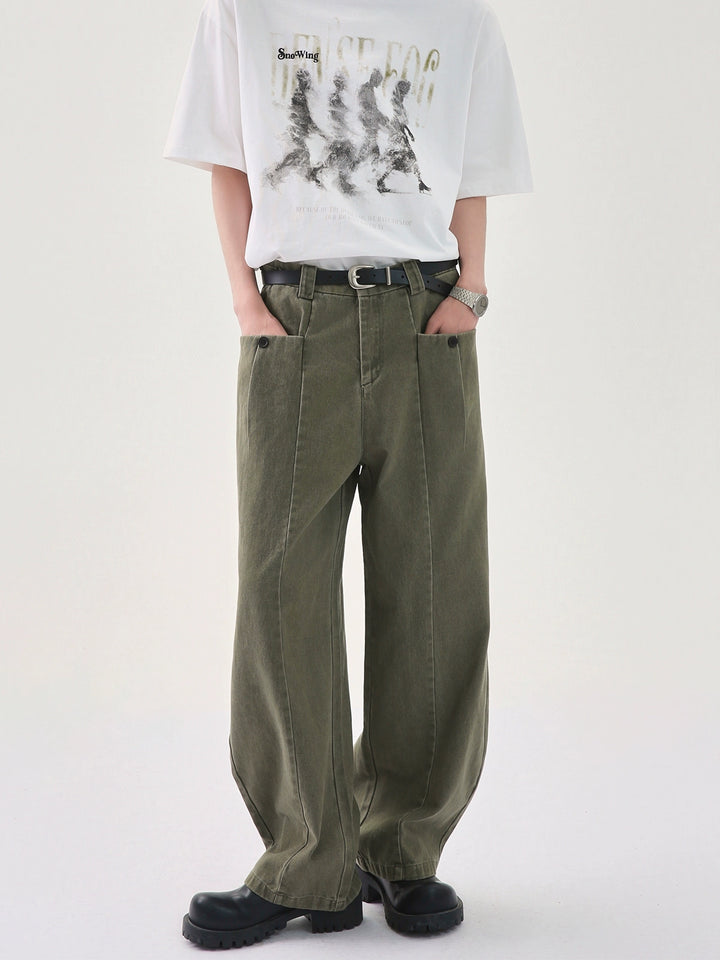 Weite, ausgefranste, dekonstruierte Jeans 