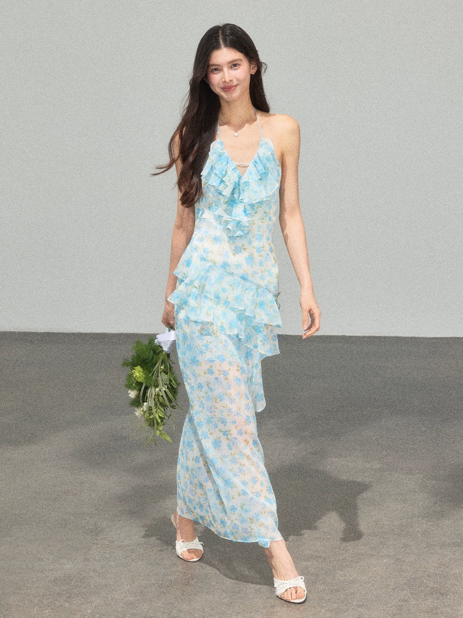 Robe de vacances asymétrique à fleurs froncées 