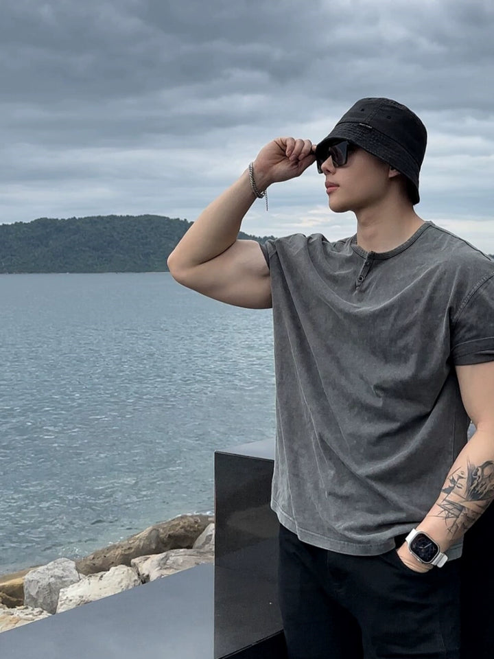 Distressed kortärmad Henley träningsskjorta 