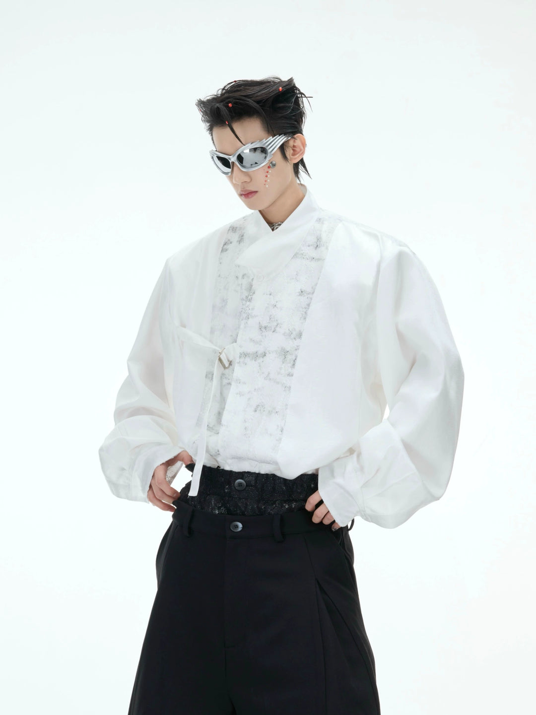 Camicia a maniche lunghe in satin avant-garde 