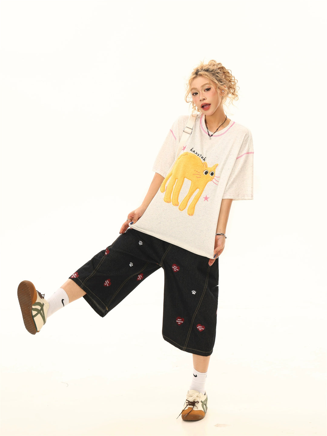 Kitten Embroidery Loose Short Sleeve T-shirt