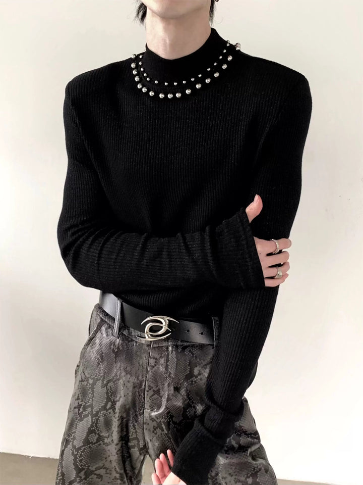 Pullover a manica lunga con colletto a dolcevita e borchie 