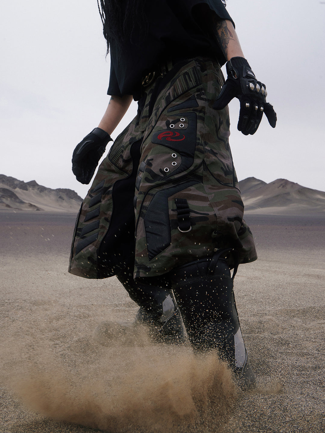 Pantalones cortos cargo de bordado de camuflaje 