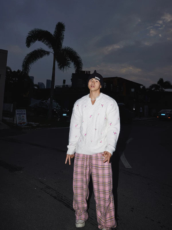 Pull V-col en tricot torsadé avec broderies florales 