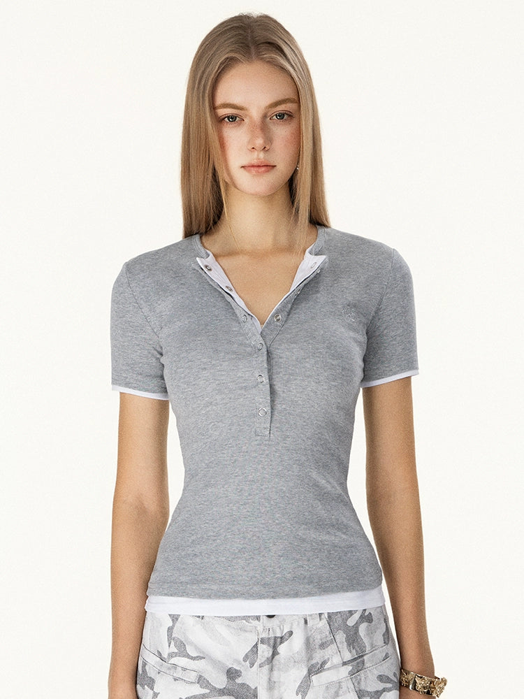T-shirt Henley à couture contrastée ajusté 