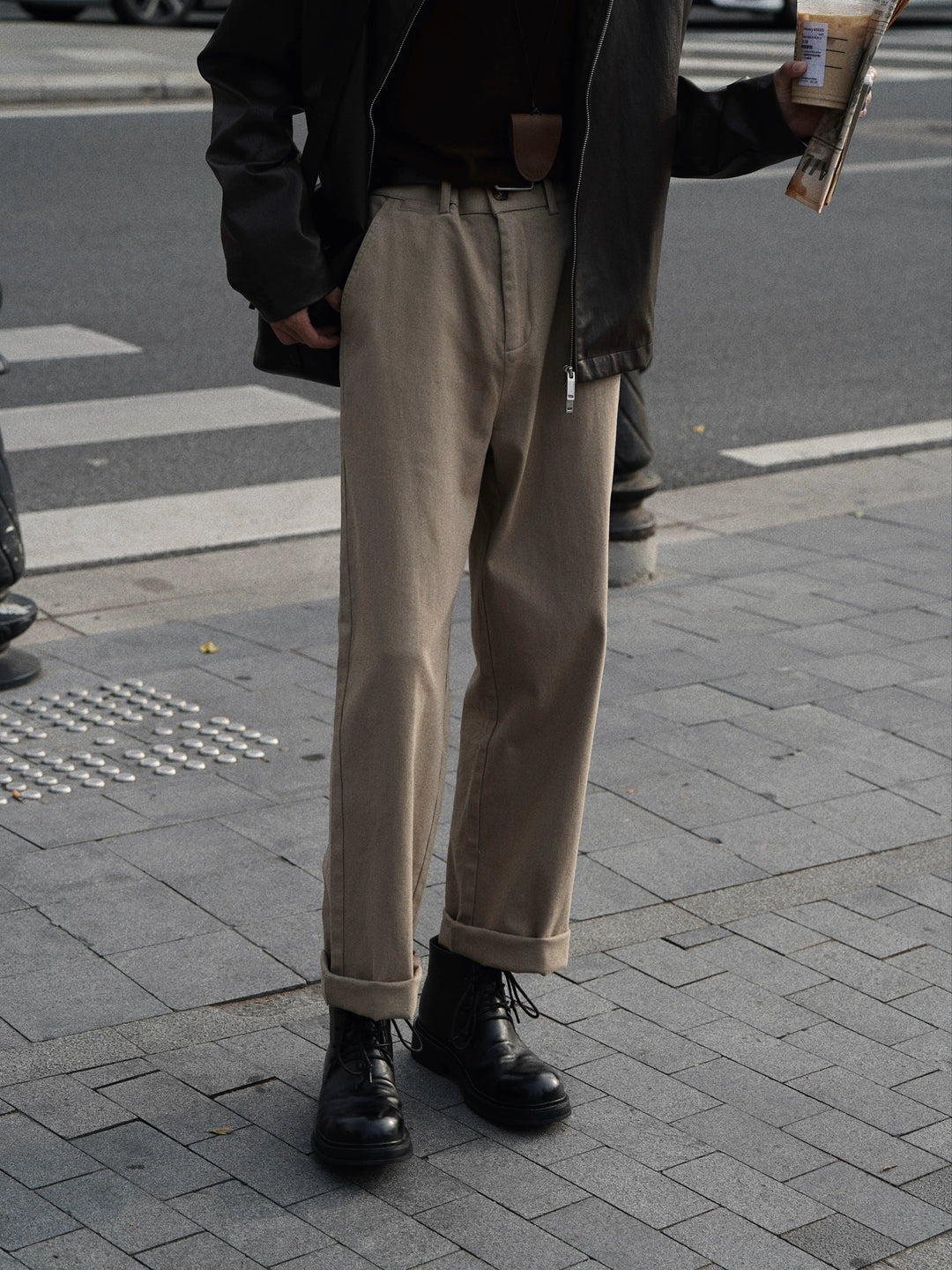 Pantalones rectos relajados de sarga de algodón lavado 