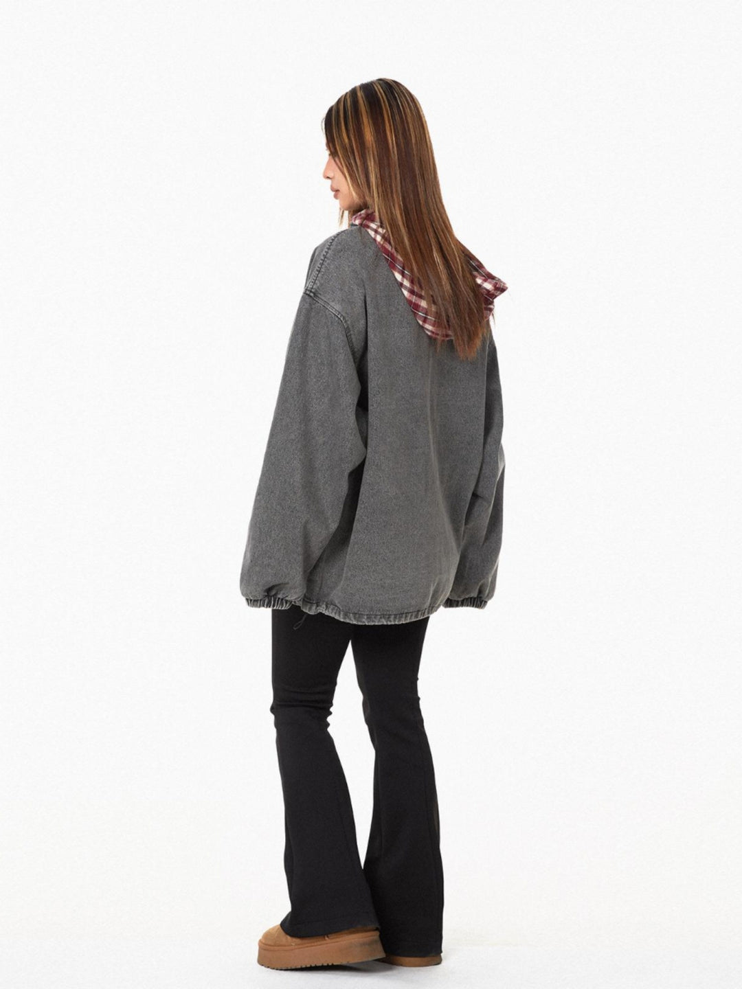 Kapuzenshirt mit kariertem Design und Denim-Jacke 