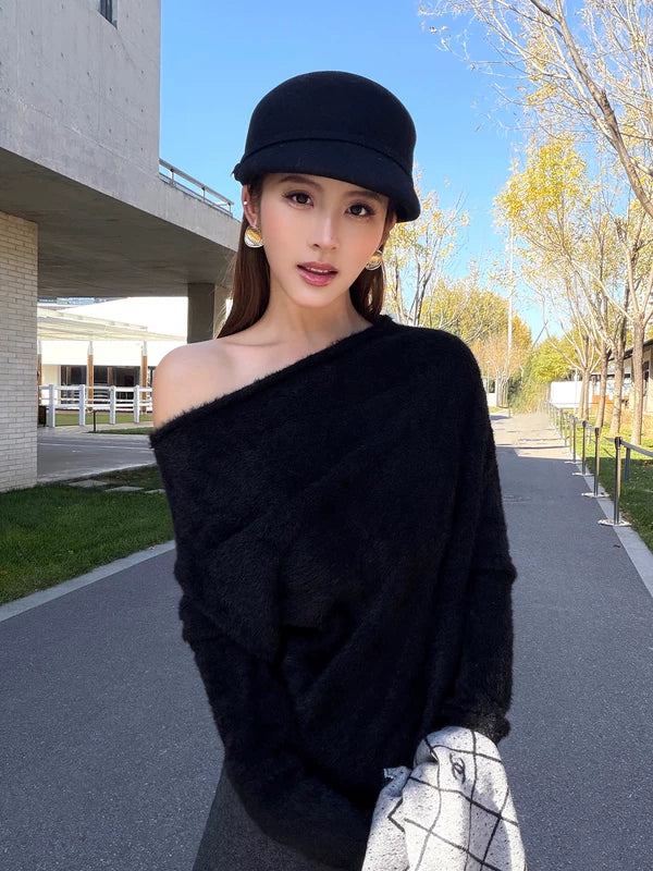 Suéter de hombros descubiertos de piel sintética 