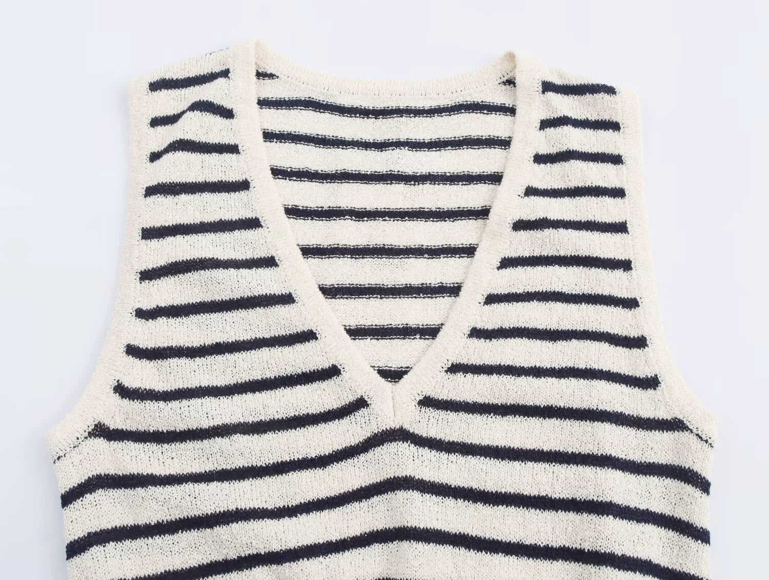 Abito estivo senza maniche a righe in maglia con coulisse 