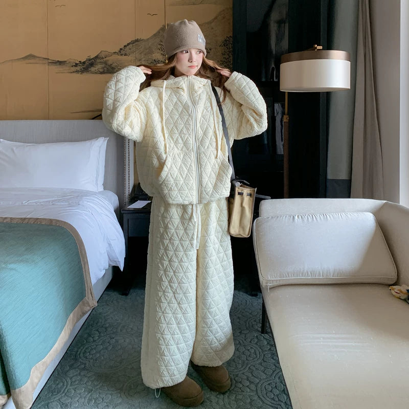 طقم سترة بغطاء رأس وسروال مبطن 