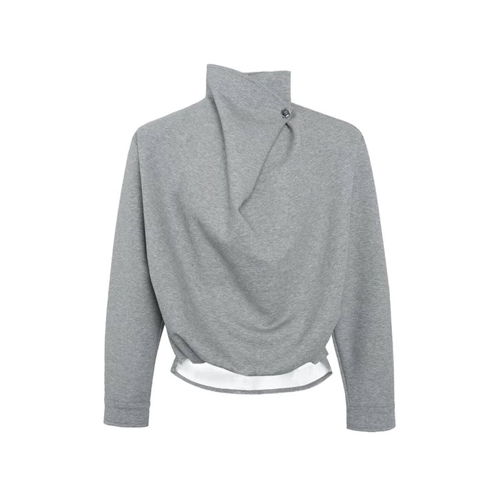 Přesně padnoucí svetr s jedním knoflíkem a stojáčkem 