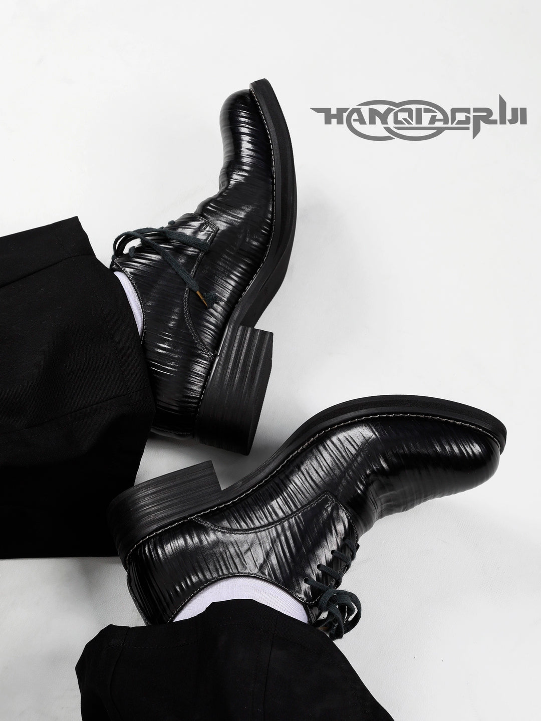 Sapatos de Couro Pontudos Pregueados Listrados 