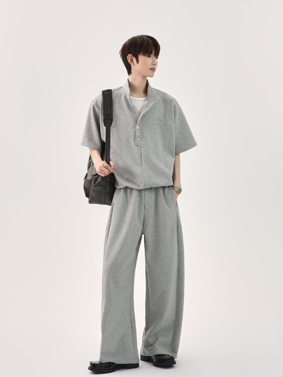 قميص بولو بأكمام قصيرة وسروال 