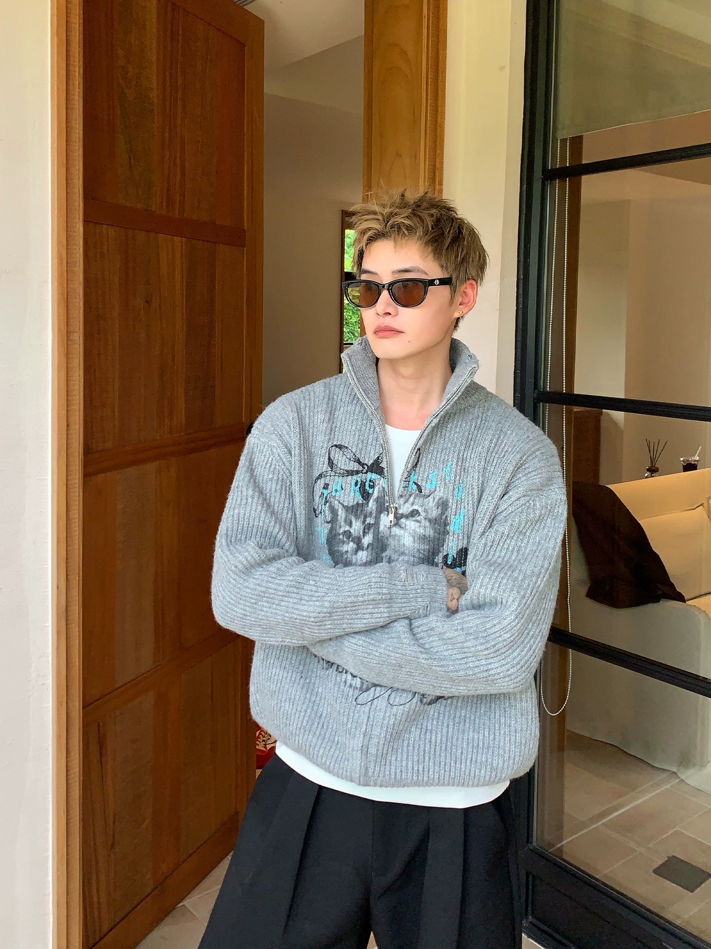 Retro Kedi Desenli Dikey Yaka Örgü Kazak 