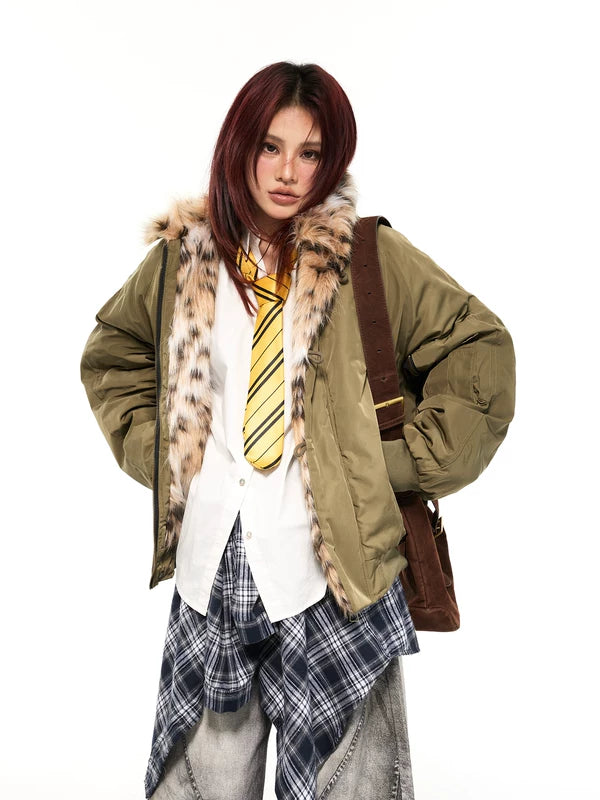 Giubbotto imbottito con colletto in pelliccia sintetica di leopardo 