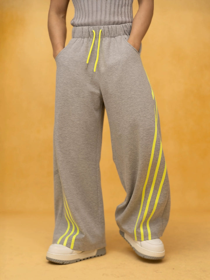 Pantalones deportivos de pierna ancha a rayas con cintura elástica 