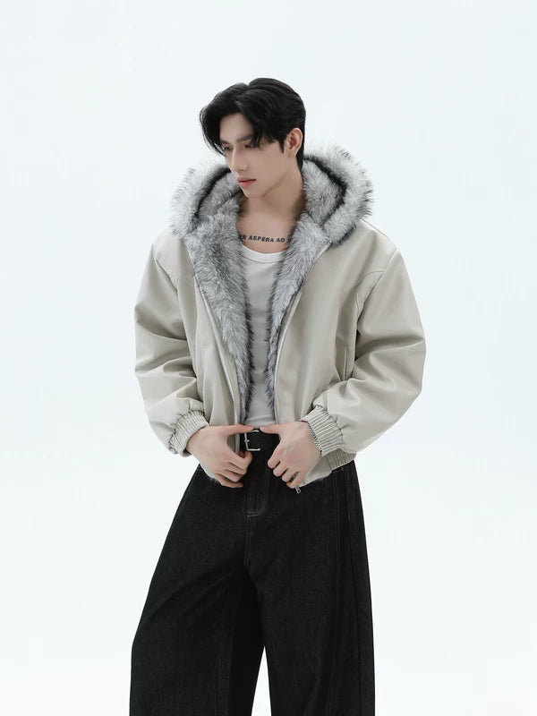 Кожаная куртка с капюшоном и меховым воротником 