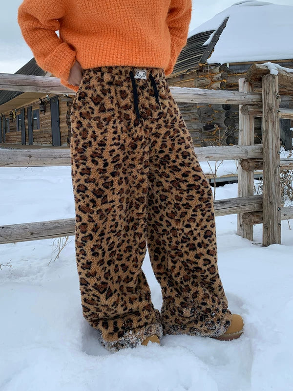 بنطال كاجوال مستقيم الساق من الفليس بنقشة الفهد 