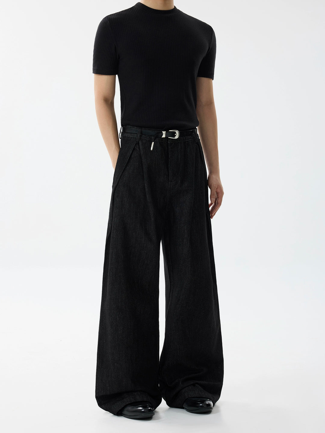Pleated Wide-Leg A-Line Jeans