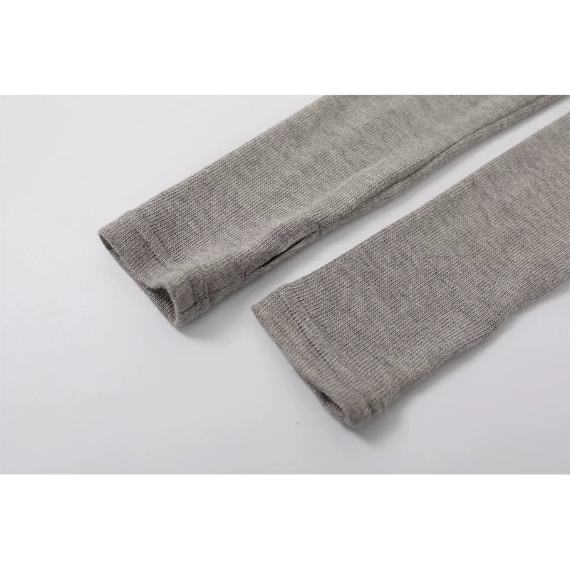 Pull en tricot avec encolure croisée et ourlet froncé 