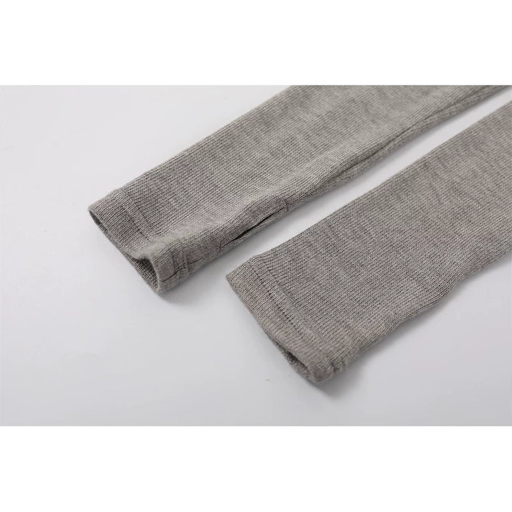 Pull en tricot avec encolure croisée et ourlet froncé 