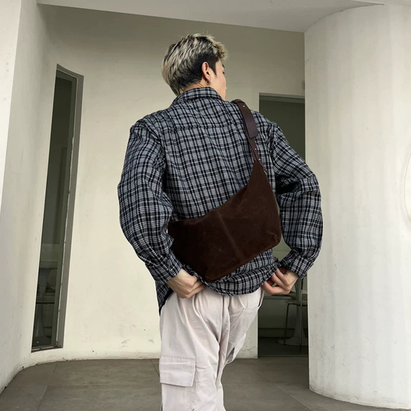 حقيبة هوبو كتف عابرة من جلد السويد بتصميم ريترو 