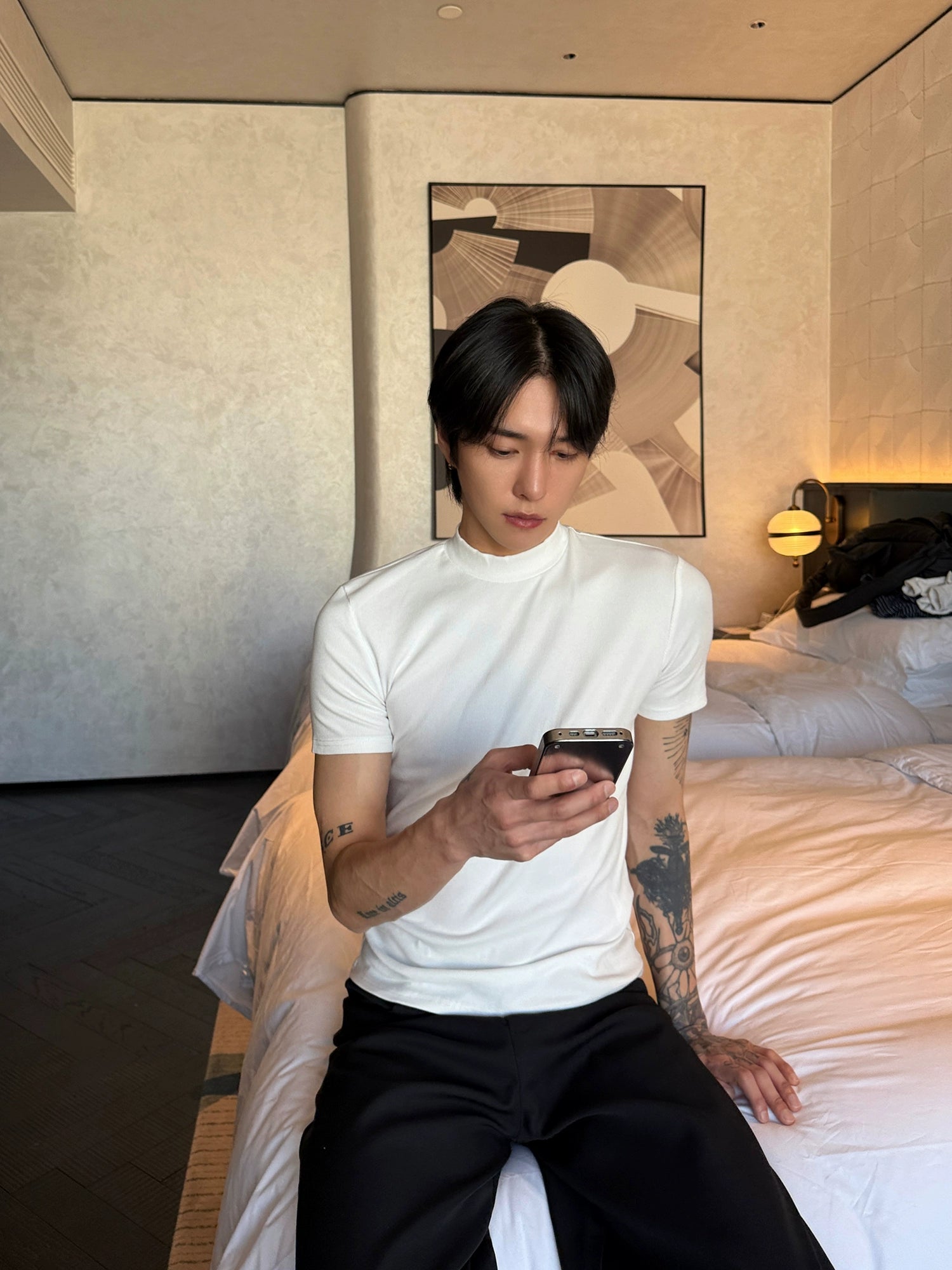 بلوزة بولو قصيرة الأكمام بكم مرن 