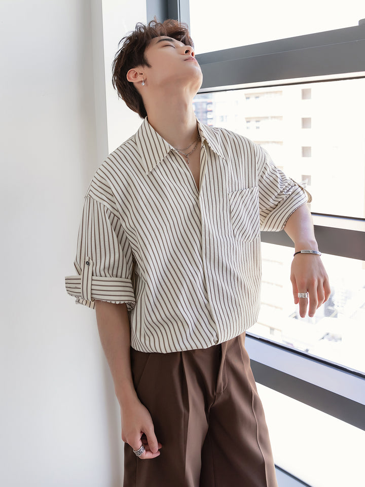 ストライプのラペル付きショートスリーブシャツ 