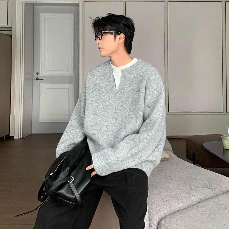 سويت شيرت مريح ذو ياقة على شكل V سميكة 