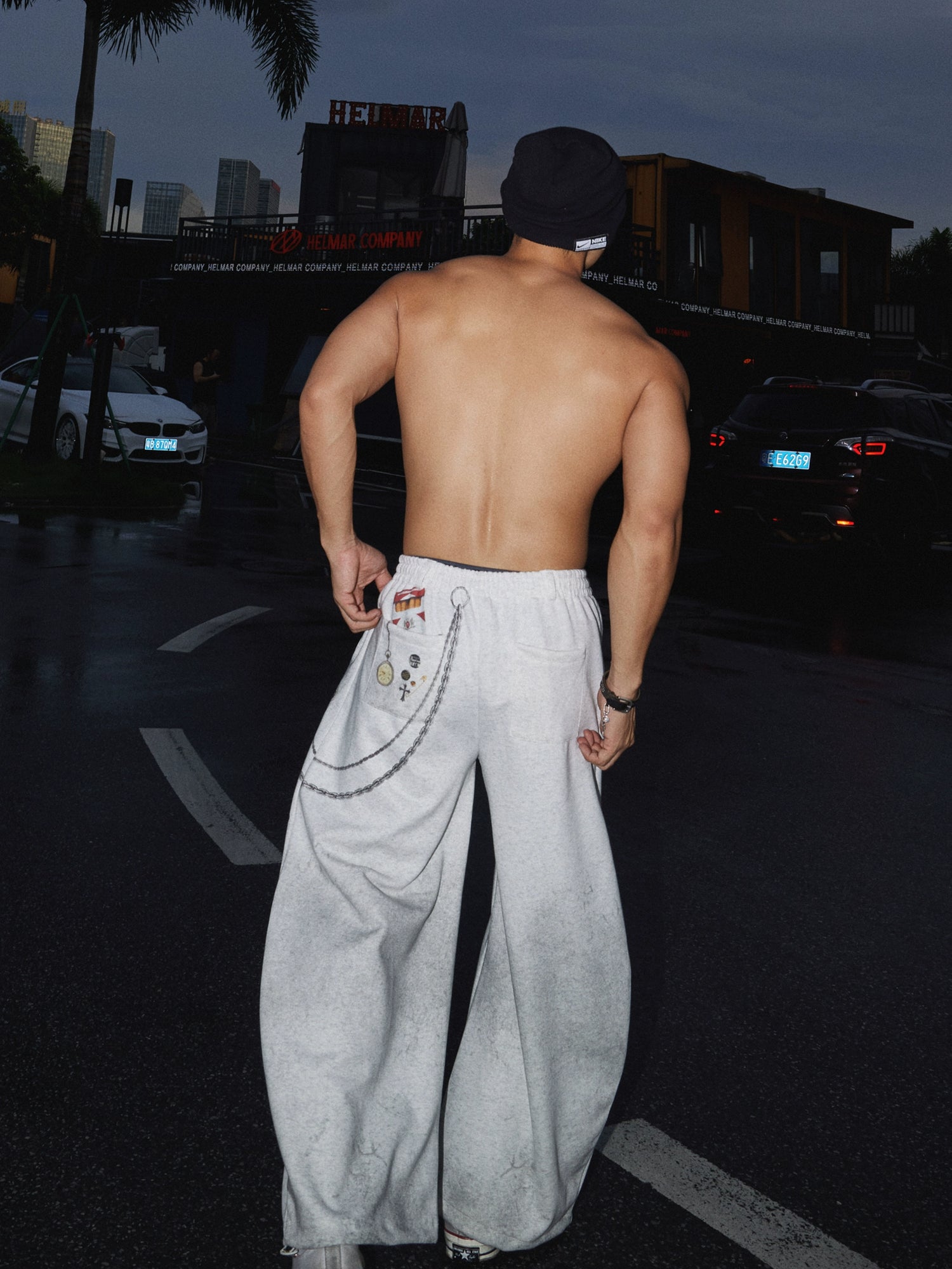 Eldivenle Boyanmış Grafiti Geniş Paça Eşofman Altı 