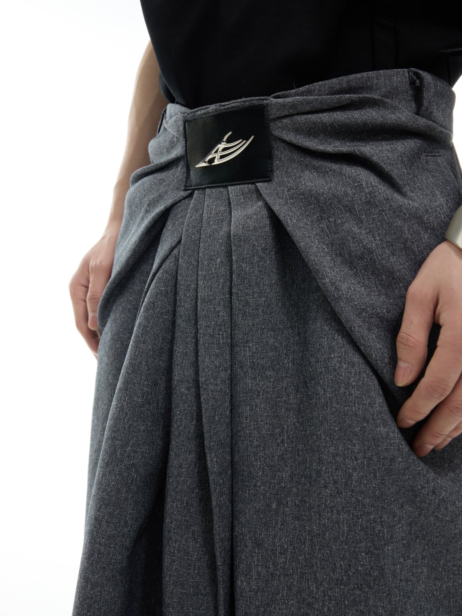 Wide-leg Straight Pleated Trousers