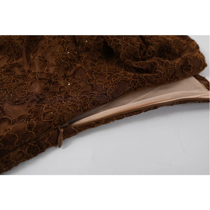 Vestido maxi sin tirantes con encaje y espalda descubierta 