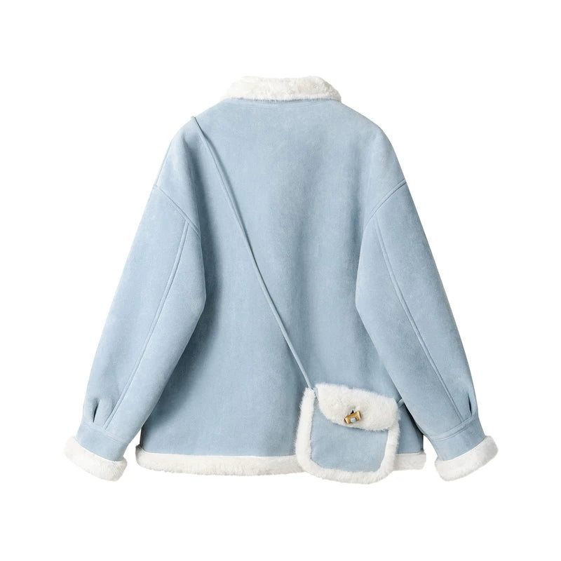 Abrigo de ante forrado de borreguillo con cierre de toggle y solapa 