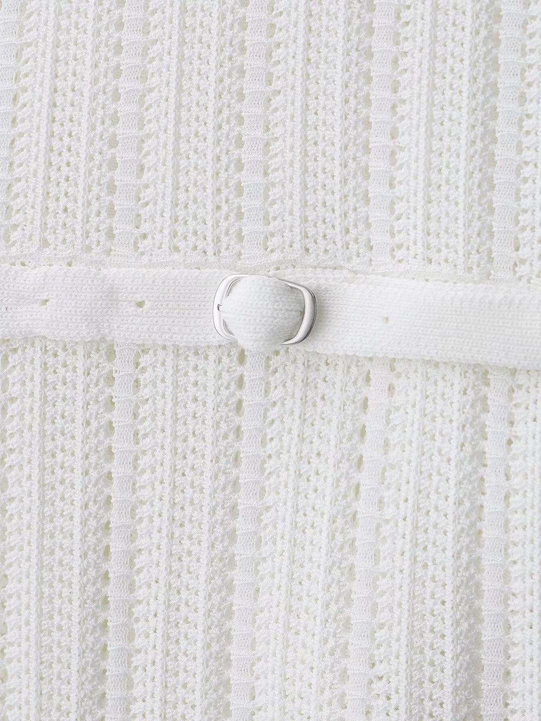 Robe midi sans manches en maille tricotée avec ceinture 