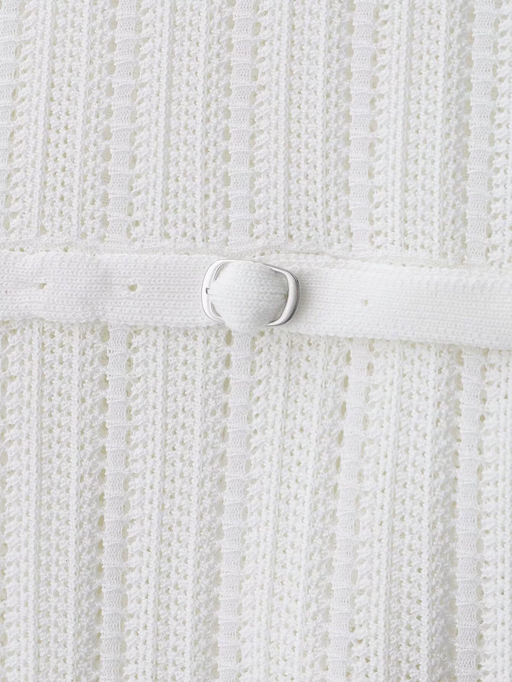 Robe midi sans manches en maille tricotée avec ceinture 