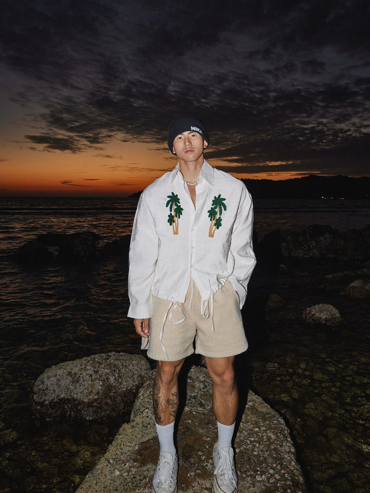 Chemise à manches longues ajustable avec arbre de noix de coco brodé 