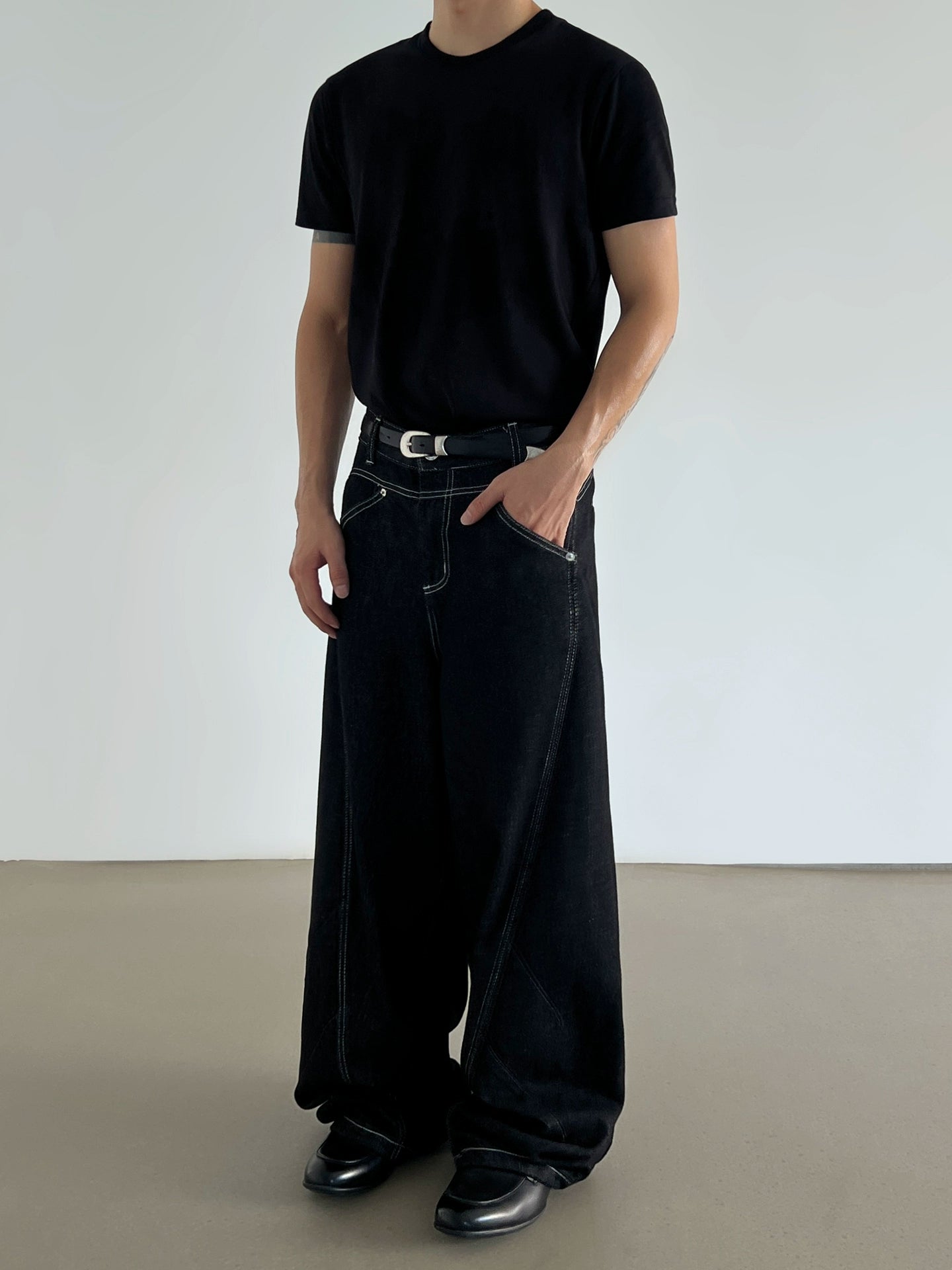 Deconstructed Wide-Leg Baggy Jeans