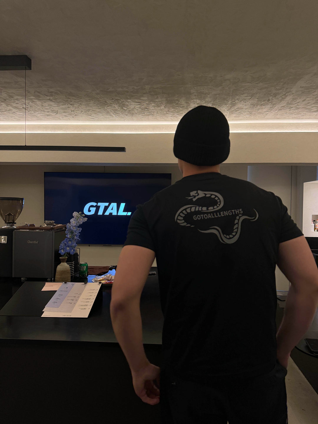 Kortærmet slangeprint reflekterende T-shirt 