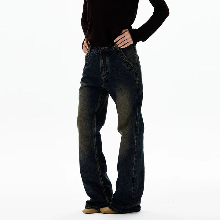 بنطلونات مستقيمة ضيقة بتصميم رجعي متآكل 