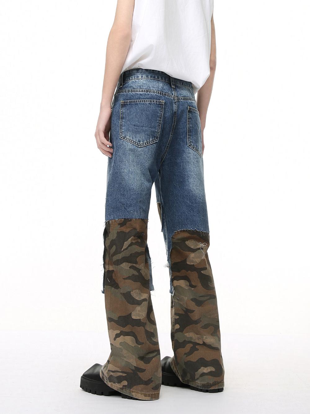 Jeans acampanados rasgados de camuflaje de patchwork 