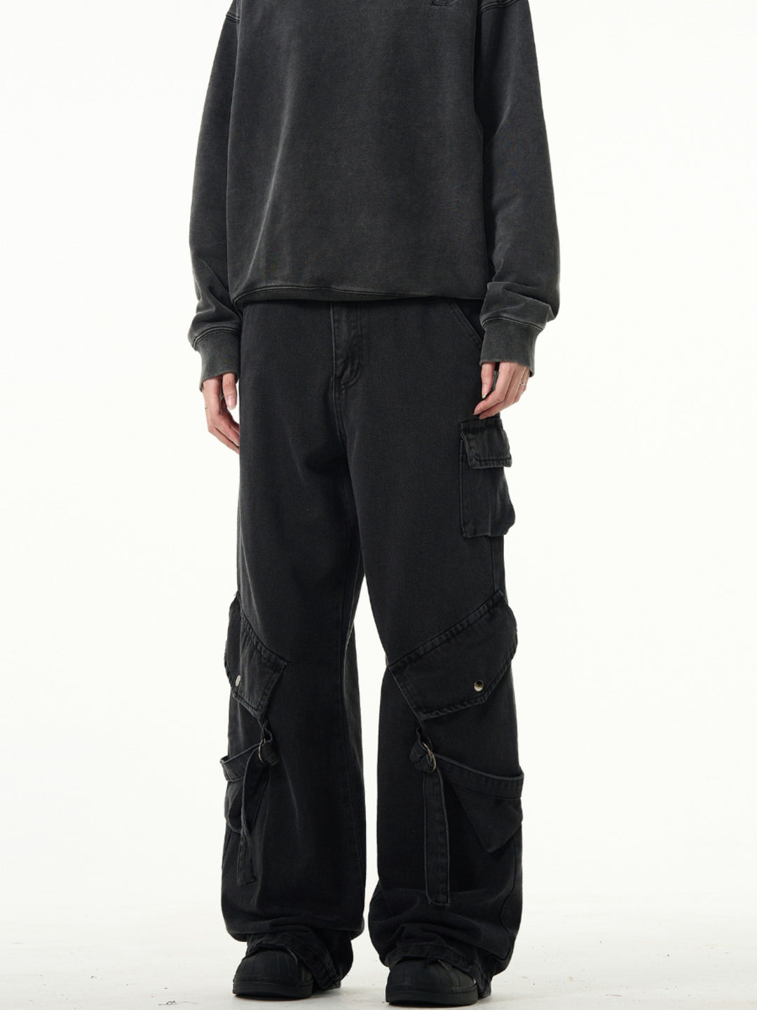 Loose Fit Cargo Jeans with Large Pockets