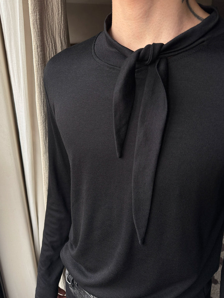 Isilke långärmad pullover med knytkrage 