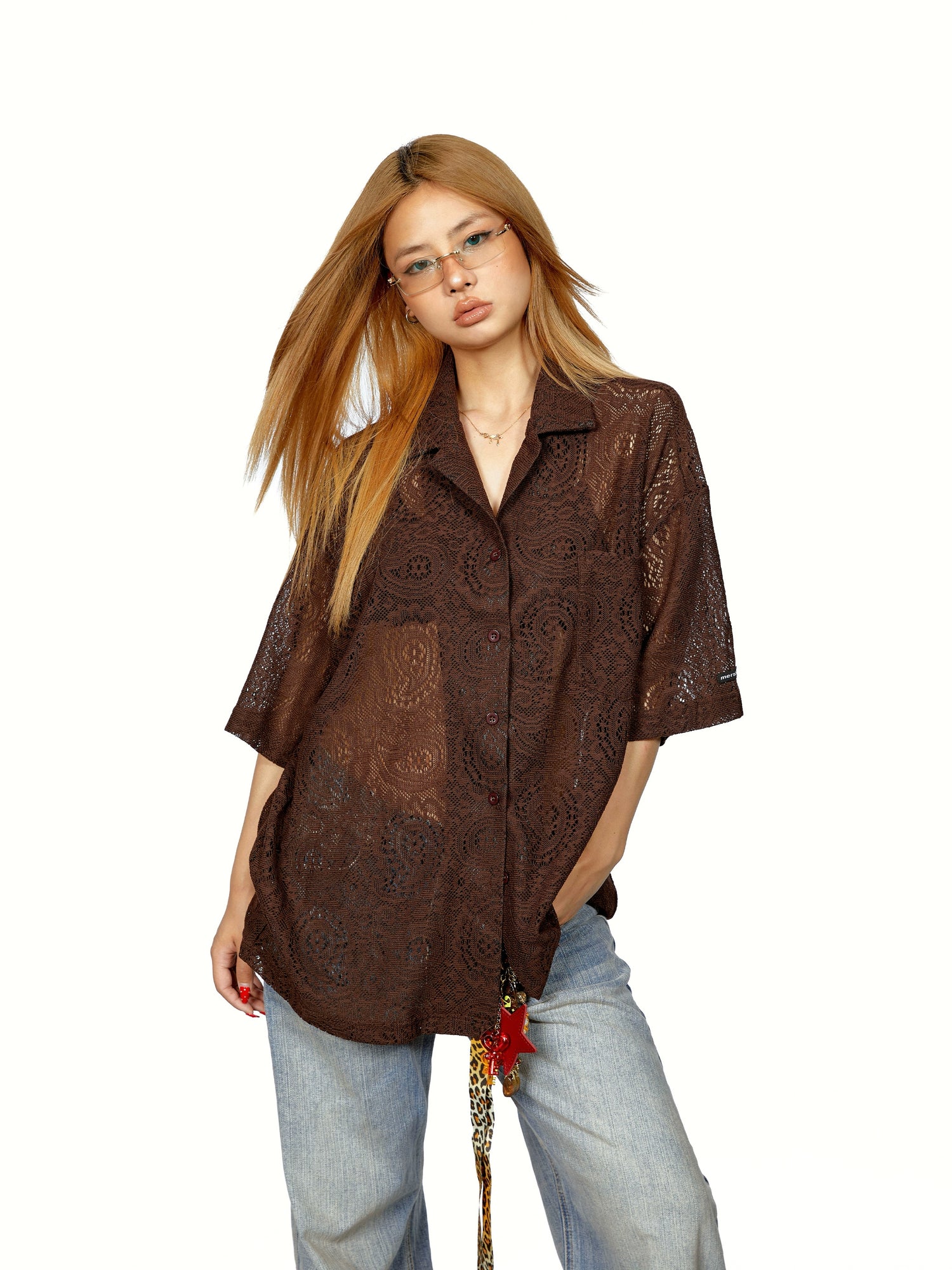 قميص قصير الأكمام فضفاض من الدانتيل 