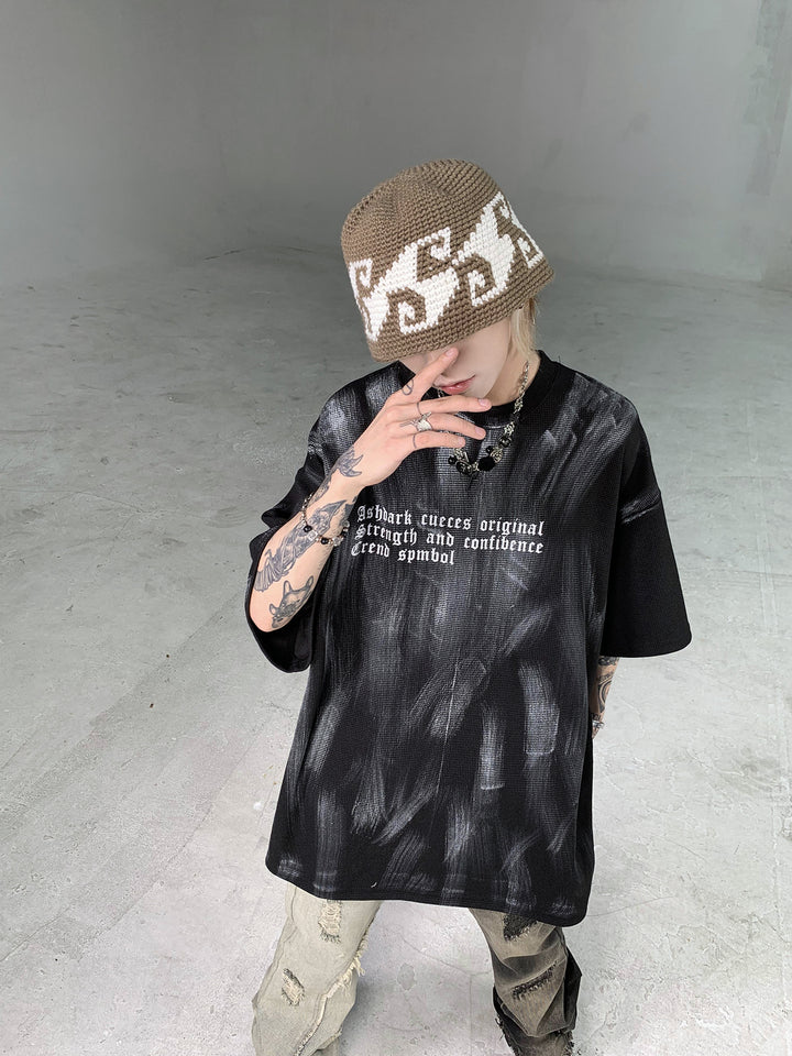 手描きのグラフィティレターのルーズTシャツ 